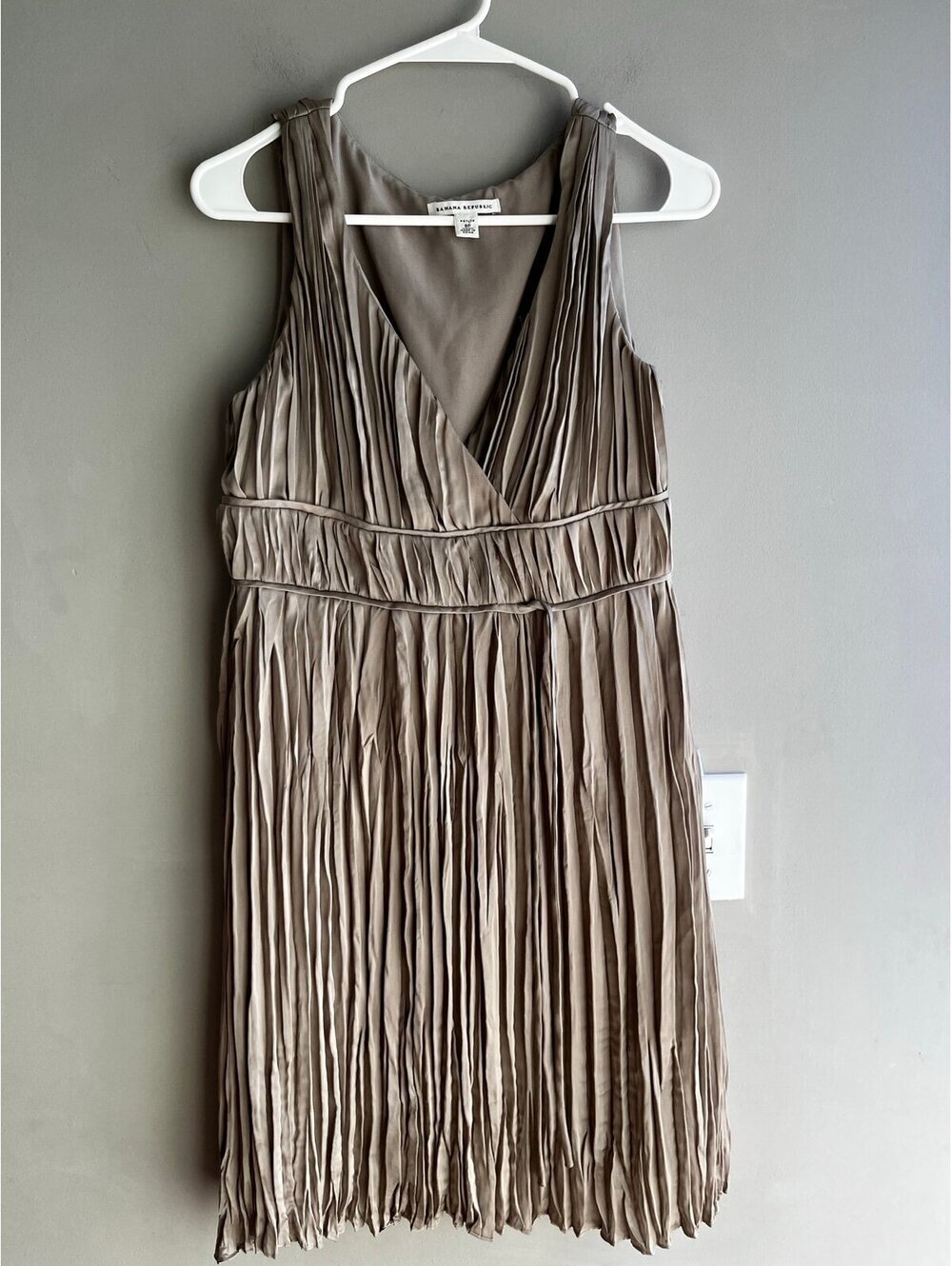 Banana republic pleated dress